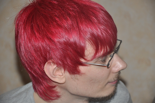 VVVas с красными волосами