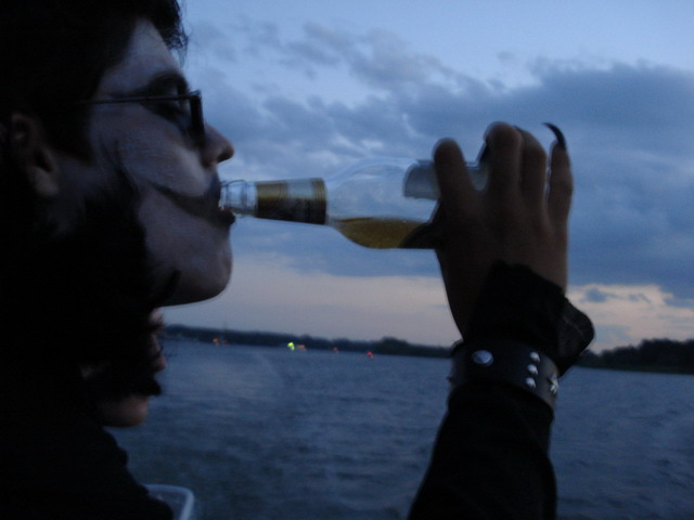 Ren в образе шинигами пьёт пиво